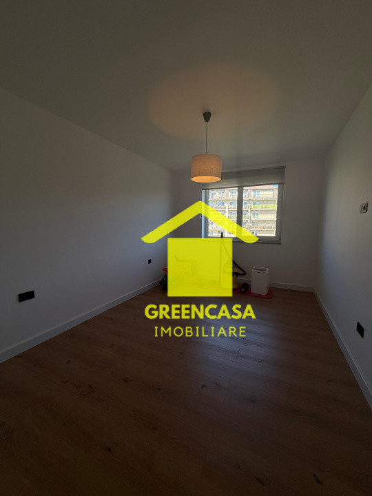 Apartament 4 camere , 90 mp , 2 parcări subterane 
