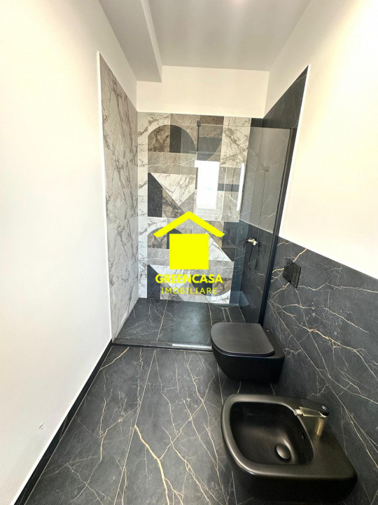 Apartament tip penthouse, 3 camere, 2 bai, 3 terase, 90mp, Floresti