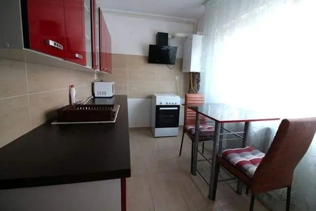 Apartament 2 camere, parcare, zona Vivo