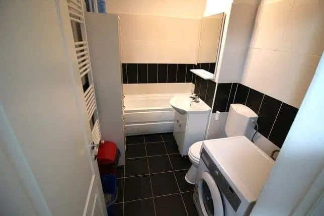 Apartament 2 camere, parcare, zona Vivo