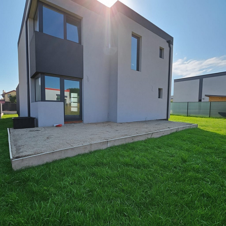 Casă individuală de vânzare în Jucu de Mijloc