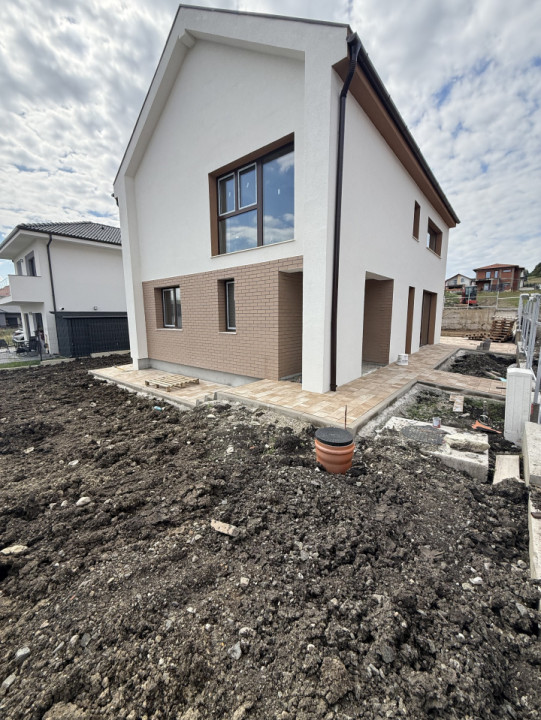 Casă individuală de vânzare în Chinteni