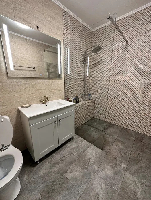  Apartament 3 camere in Floresti pe strada Eroilor