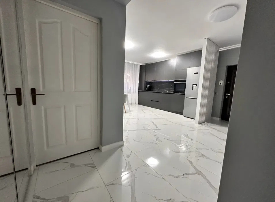  Apartament 3 camere in Floresti pe strada Eroilor