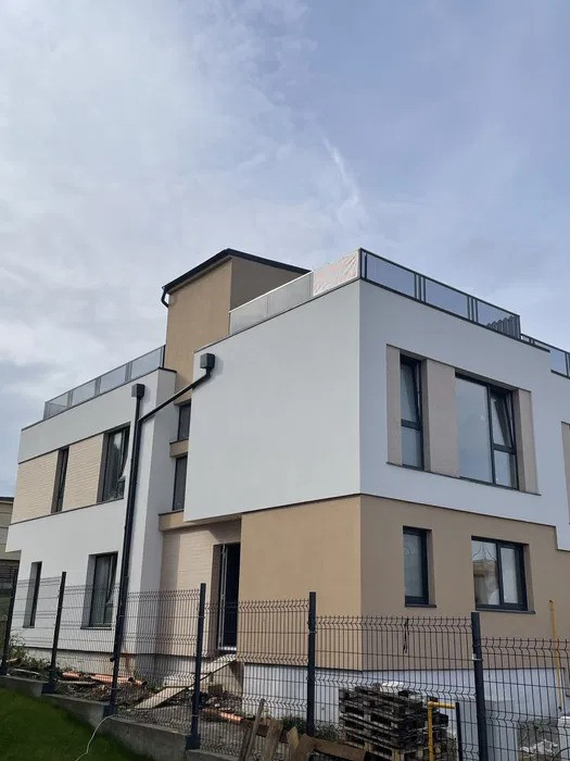 Casă cuplată în Florești, finisaje moderne și panoramă superbă 