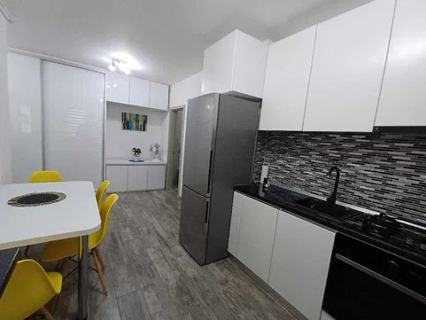 Apartament de inchiriat 3 camere zona VIVO