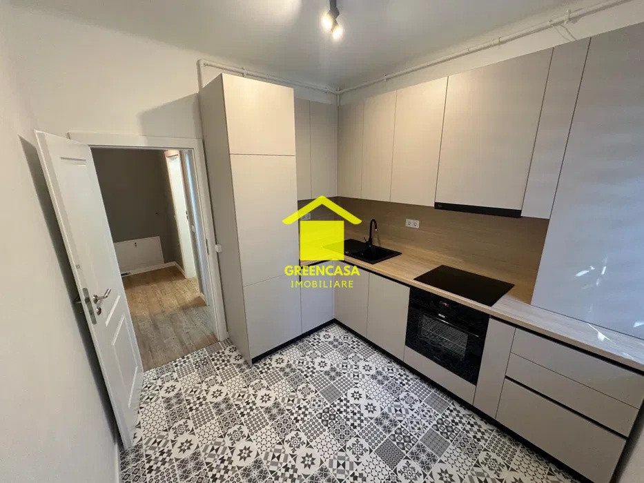 Apartament 2 camere, decomandat, zona centrala