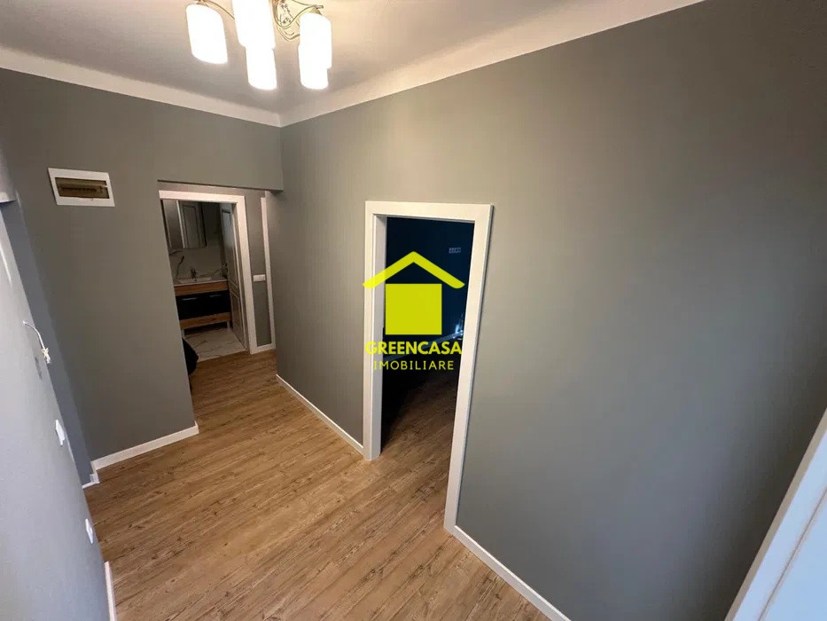 Apartament 2 camere, decomandat, zona centrala