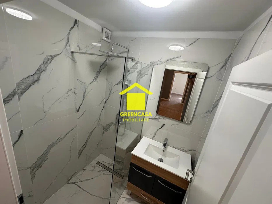 Apartament 2 camere, decomandat, zona centrala