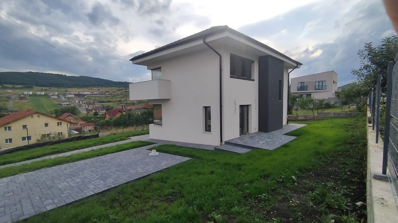 Casă individuală modernă la intrarea în Chinteni – zonă liniștită