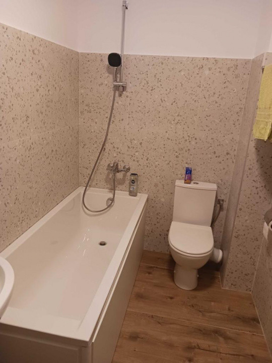 Apartament la cheie , 2 camere decomandate , parcare subterana .