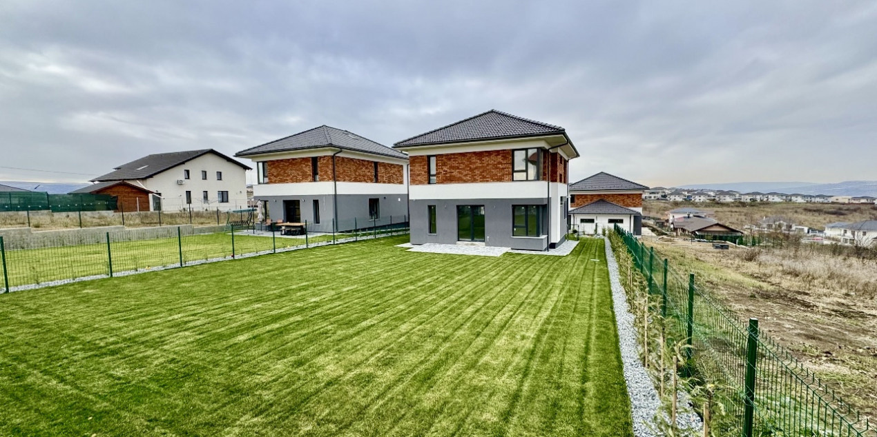 Ansamblu de case premium, 150mp utili, 431mp teren, Dezmir