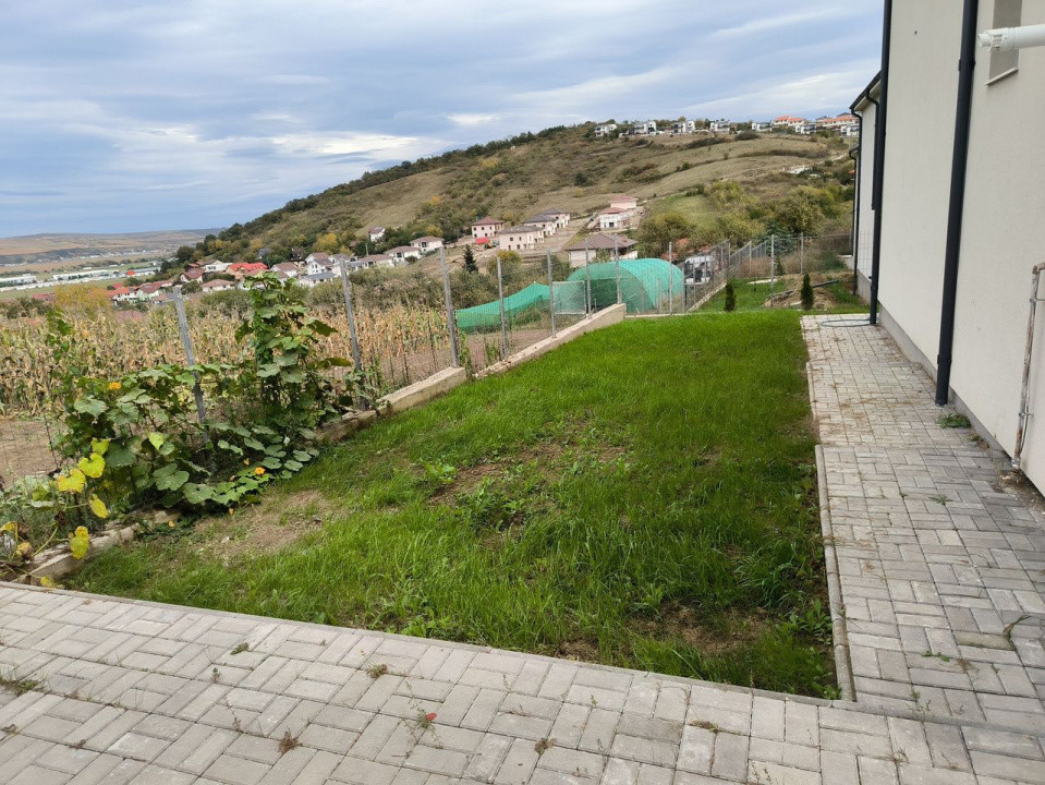 casă individuală în Dezmir, pe strada Pajiștei, la 5 minute distanță de mers pe 