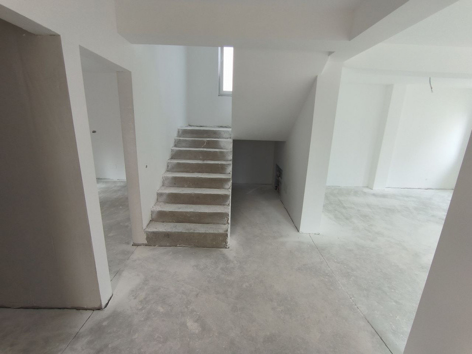 casă individuală în Dezmir, pe strada Pajiștei, la 5 minute distanță de mers pe 