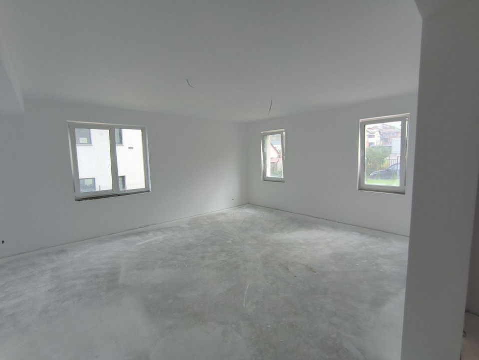 casă individuală în Dezmir, pe strada Pajiștei, la 5 minute distanță de mers pe 