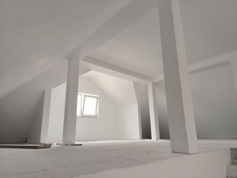 casă individuală în Dezmir, pe strada Pajiștei, la 5 minute distanță de mers pe 