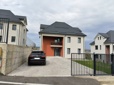 casă individuală în Dezmir, pe strada Pajiștei, la 5 minute distanță de mers pe 