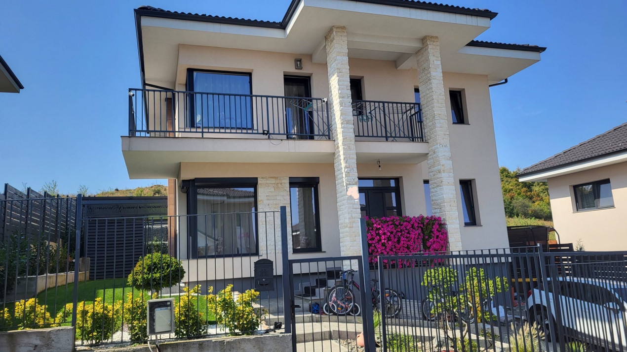 Casă individuală, design deosebit, zona Dezmir