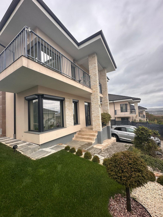 Casă individuală, design deosebit, zona Dezmir