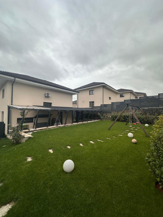 Casă individuală, design deosebit, zona Dezmir