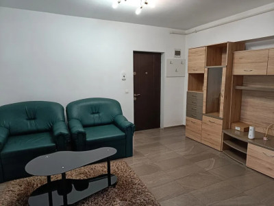 Închiriez apartament 3 camere Str Sub Cetate Floresti