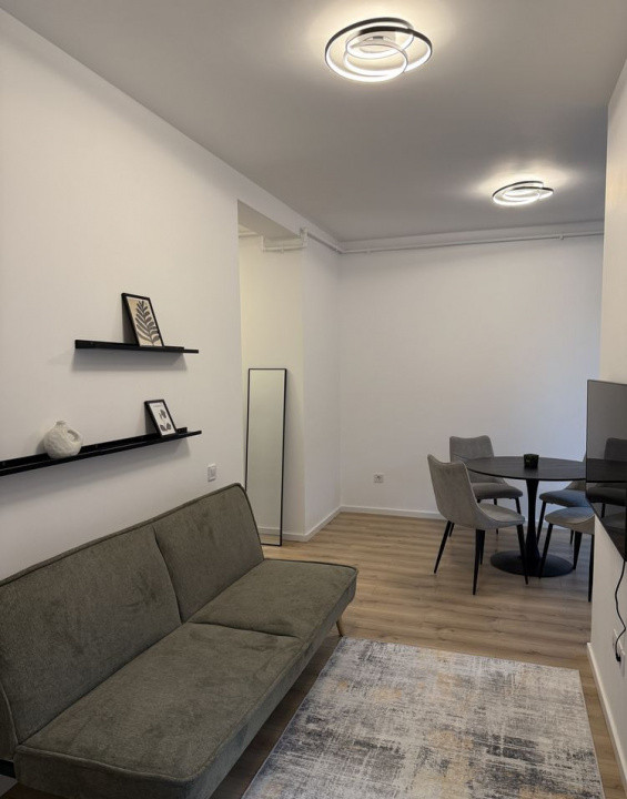 Inchiriez apartament- prima inchiriere Floresti