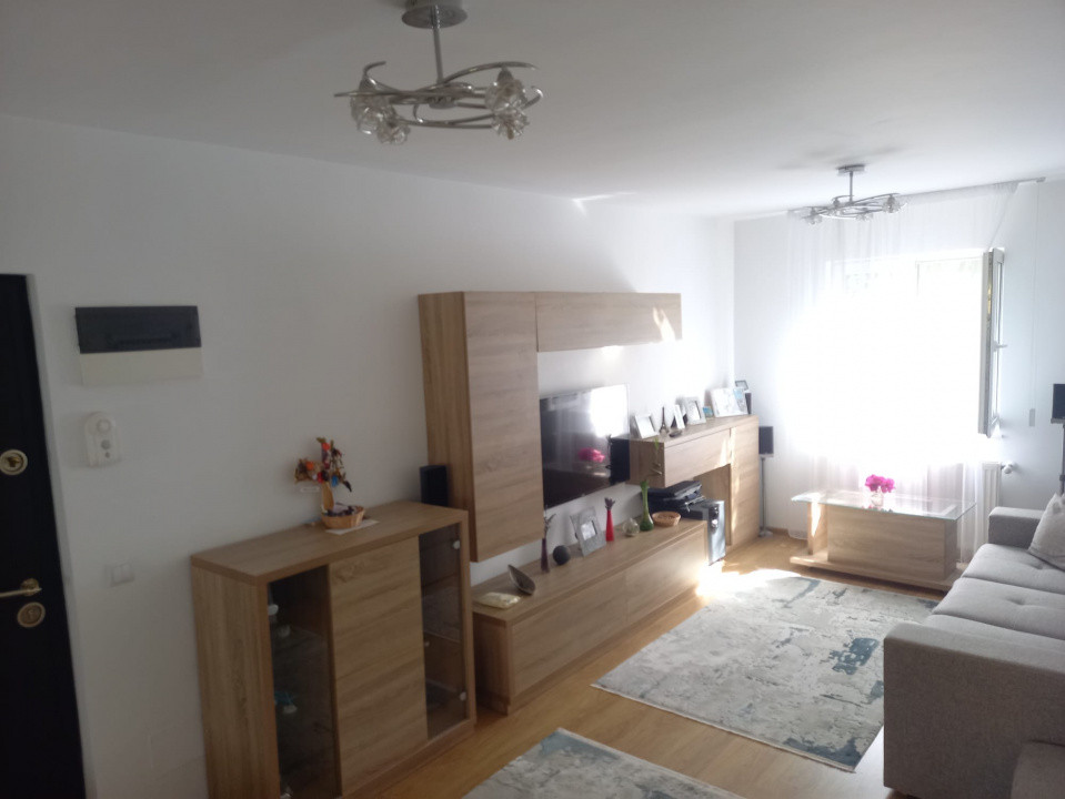 Apartament 3 camere complet renovat, mobilat și utilat, Str. Mehedinți