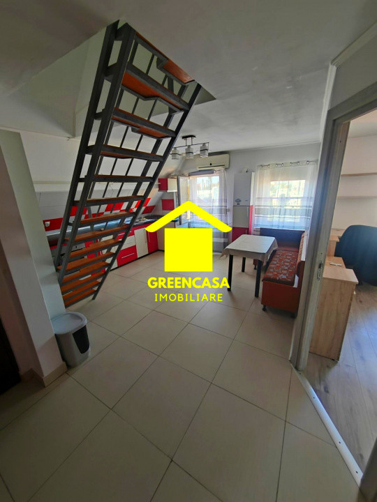 Apartament la mansardă, 72 mp, curte comună de 400mp