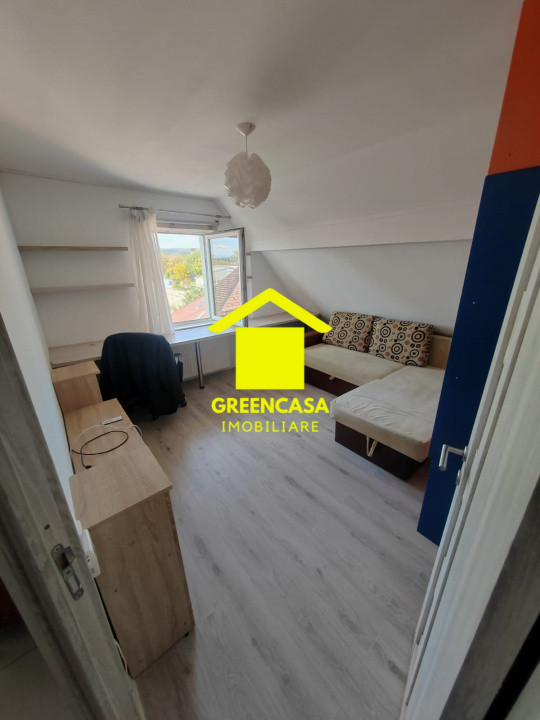 Apartament la mansardă, 72 mp, curte comună de 400mp