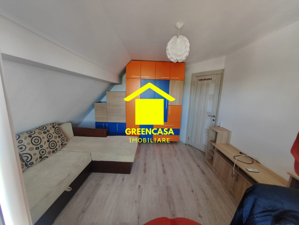 Apartament la mansardă, 72 mp, curte comună de 400mp