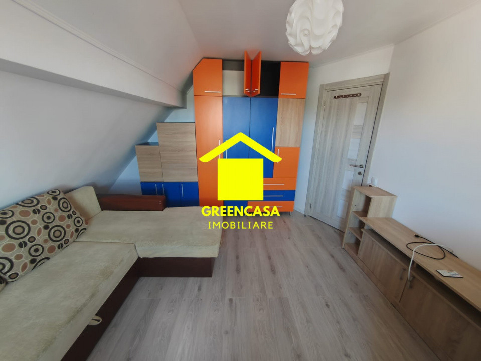 Apartament la mansardă, 72 mp, curte comună de 400mp
