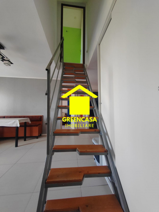 Apartament la mansardă, 72 mp, curte comună de 400mp