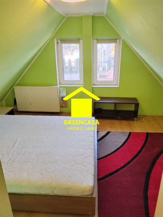 Apartament la mansardă, 72 mp, curte comună de 400mp