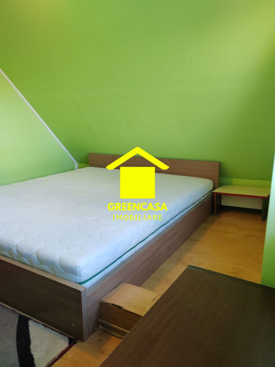 Apartament la mansardă, 72 mp, curte comună de 400mp