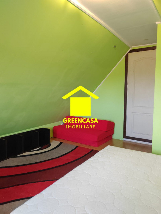 Apartament la mansardă, 72 mp, curte comună de 400mp