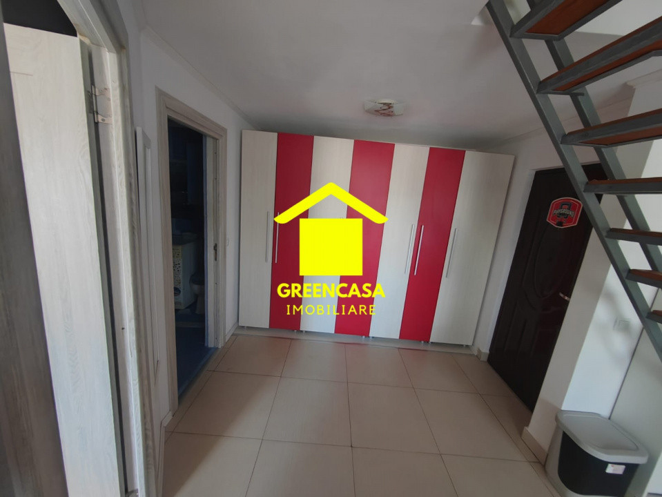 Apartament la mansardă, 72 mp, curte comună de 400mp