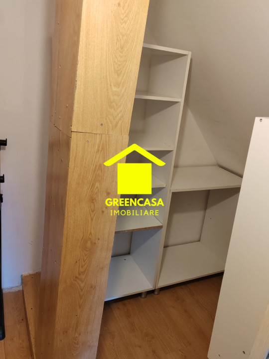 Apartament la mansardă, 72 mp, curte comună de 400mp