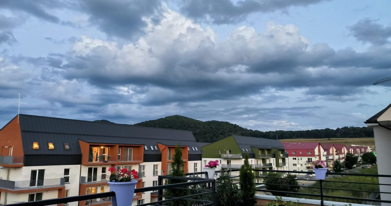 Apartament/Penthouse 3 camere , Cetatii=F,singur pe tot nivelul Cetatii=Floresti