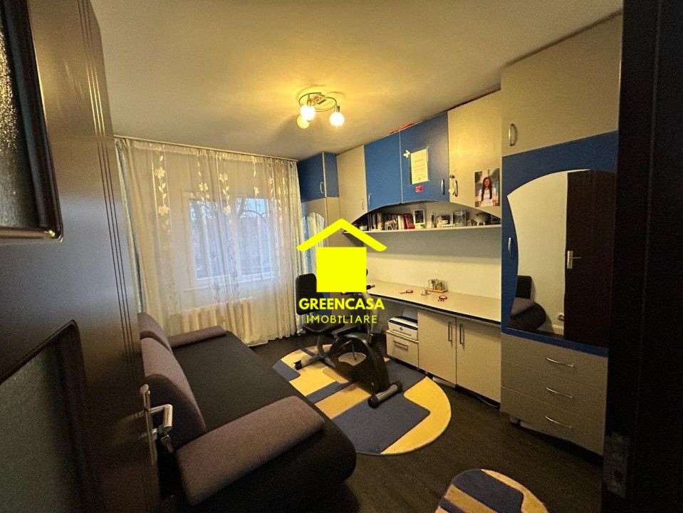 Apartament de 4 camere decomandate 77 mp, zona  Marasti
