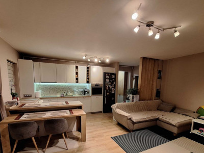 Apartament cu 3 camere+parcare,  Foresti zona Terra