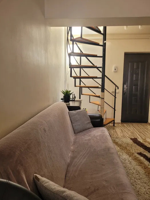 Apartament 4 camere, cu scara interioara pe 2 nivele APAHIDA