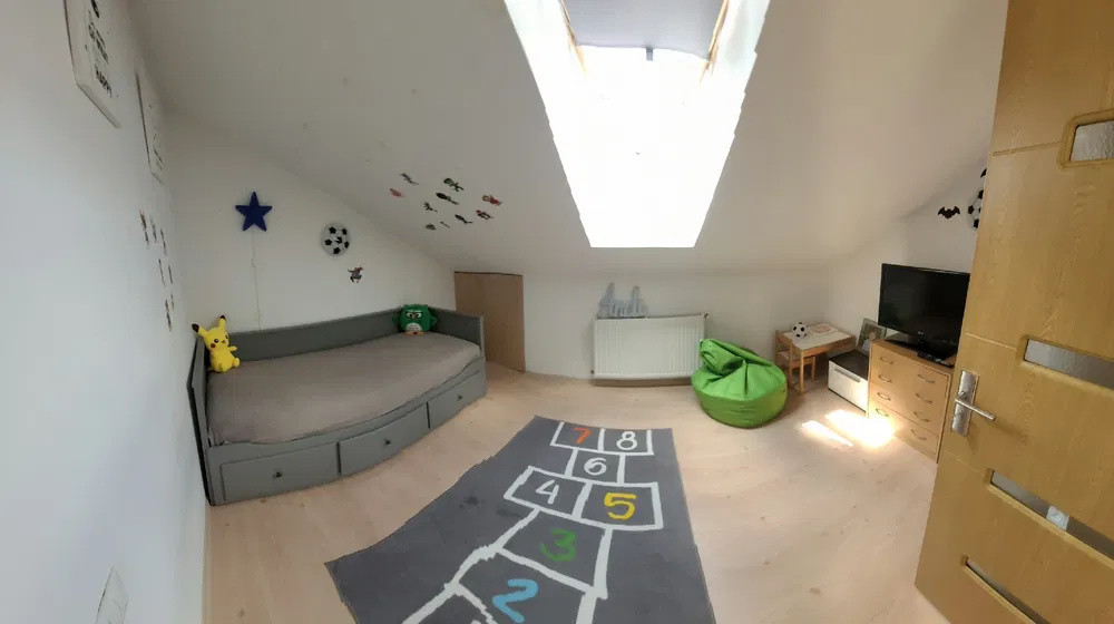 Apartament 4 camere, cu scara interioara pe 2 nivele APAHIDA