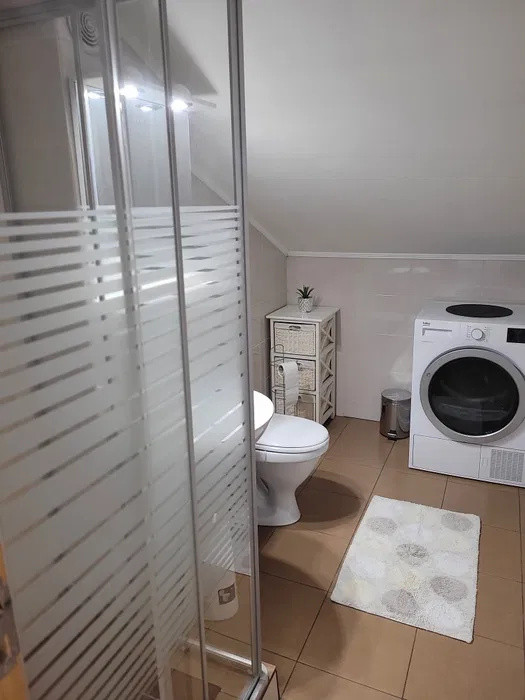 Apartament 4 camere, cu scara interioara pe 2 nivele APAHIDA