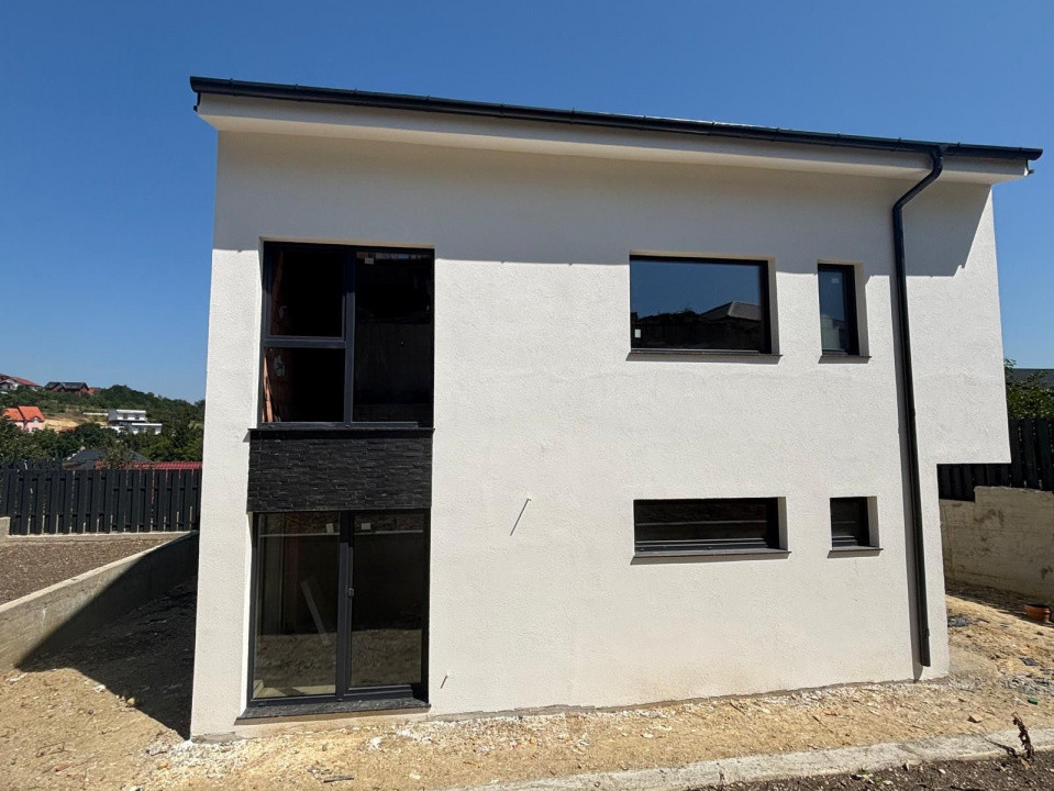 Duplex modern în Dezmir, zonă liniștită, stația de bus și magazin în zona 