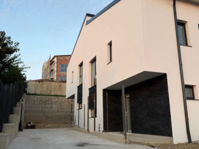 Duplex modern în Dezmir, zonă liniștită, stația de bus și magazin în zona 