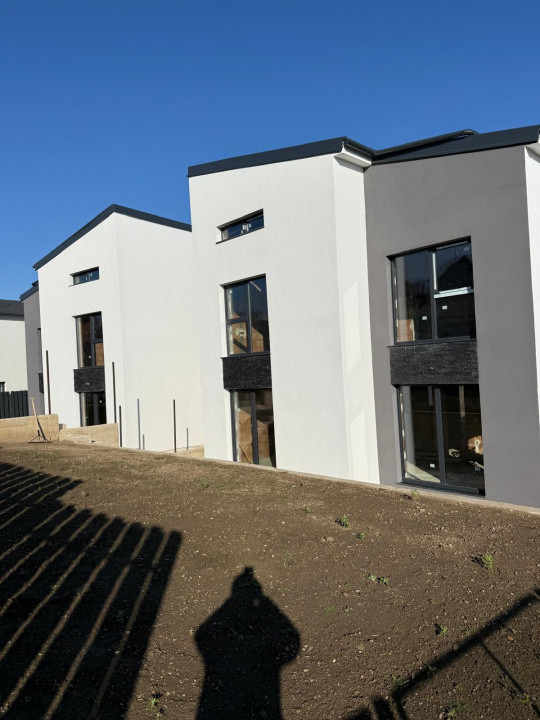 Casă cuplată modernă în Dezmir – zonă liniștită, aproape de toate facilitățile!