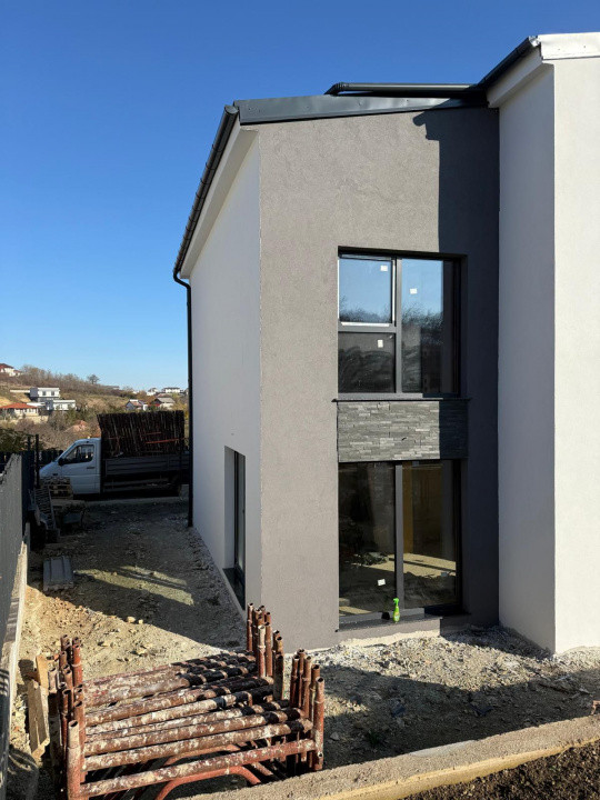 Casă cuplată modernă în Dezmir – zonă liniștită, aproape de toate facilitățile!