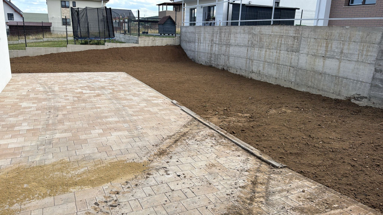 Casă cu garaj de vânzare – Chinteni, zonă liniștită