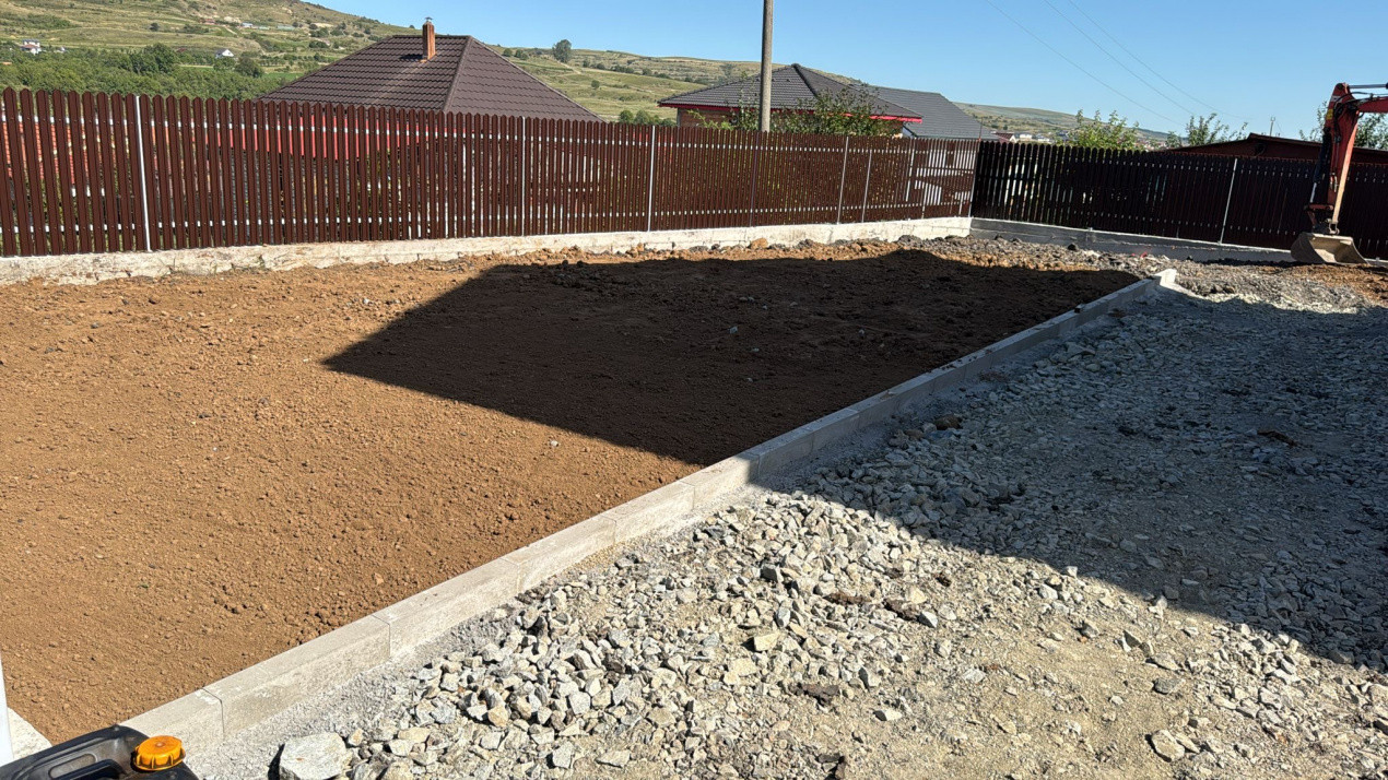 Casă cu garaj de vânzare – Chinteni, zonă liniștită