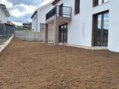 Casă cu garaj de vânzare – Chinteni, zonă liniștită